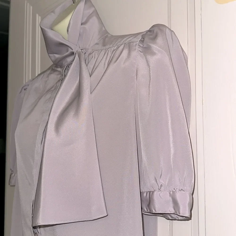Vintage 80s Mihang lavender polyester‎ short sleeve blouse with attached scarf - Picture 3 of 7